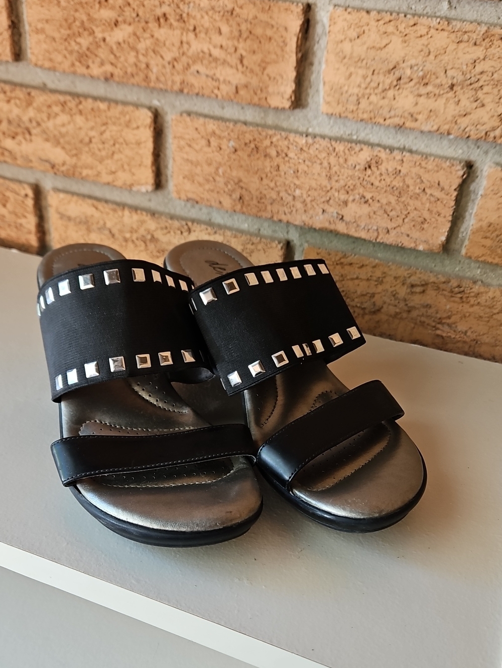 Dexter Black Slide Sandals with Silver Studs And Cushion Oad Wedge Sz 7